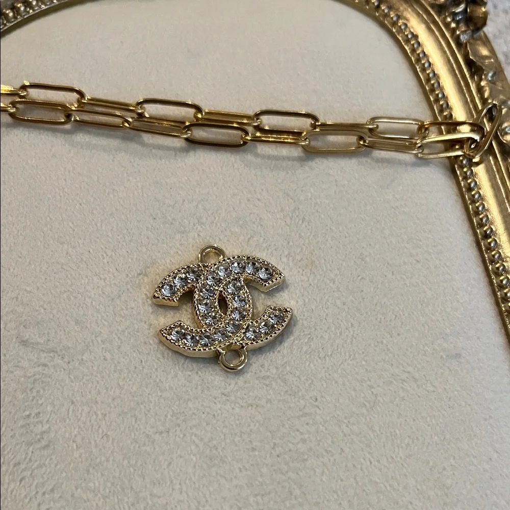 CHANEL Gold crystal connector charm - Picture 2 of 3